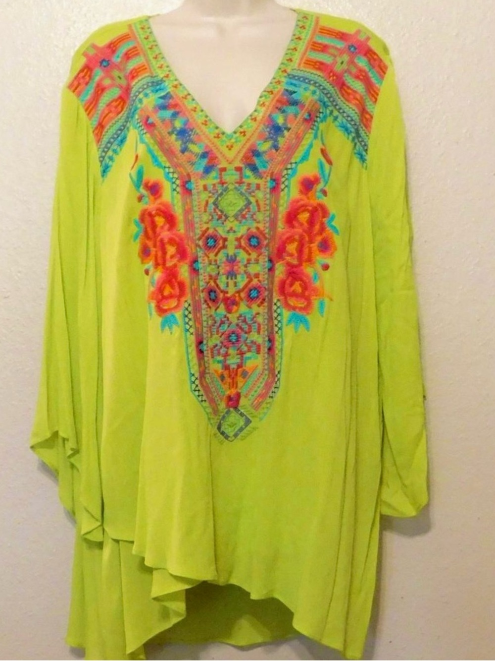 Calessa, Womens,Green V-Neck Embroidered Floral Blouse 3/4 Sleeve, Top, Size 2X - Picture 2 of 9